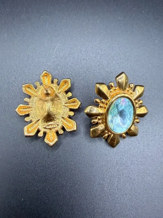 Vintage Avon Ice Blue Rhinestone Gold Tone Snowflake Flower Earrings - Picture 3 of 5